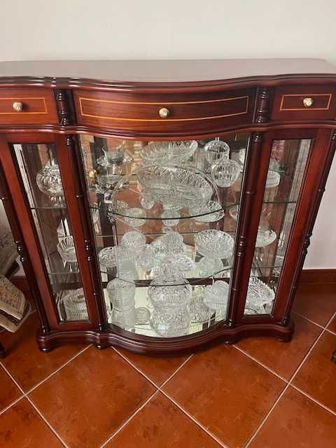 cristaleira em muito bom estado sem recheio