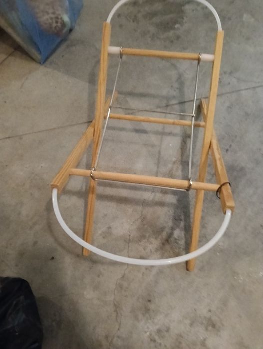 Alcofa de tecido para bebê com suporte