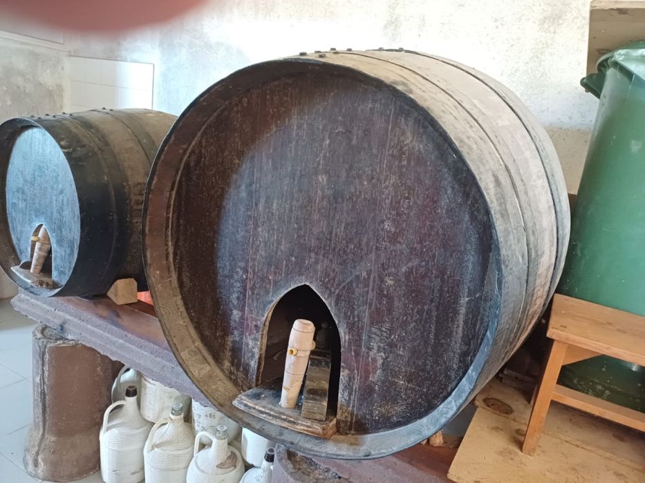 2 pipas de vinho 200L e 500L