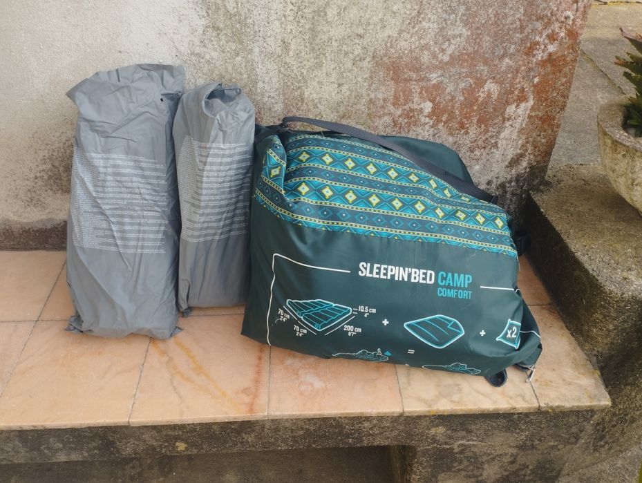 Vendo duas tendas. 2 colchões de solteiro edredom, de campismo .