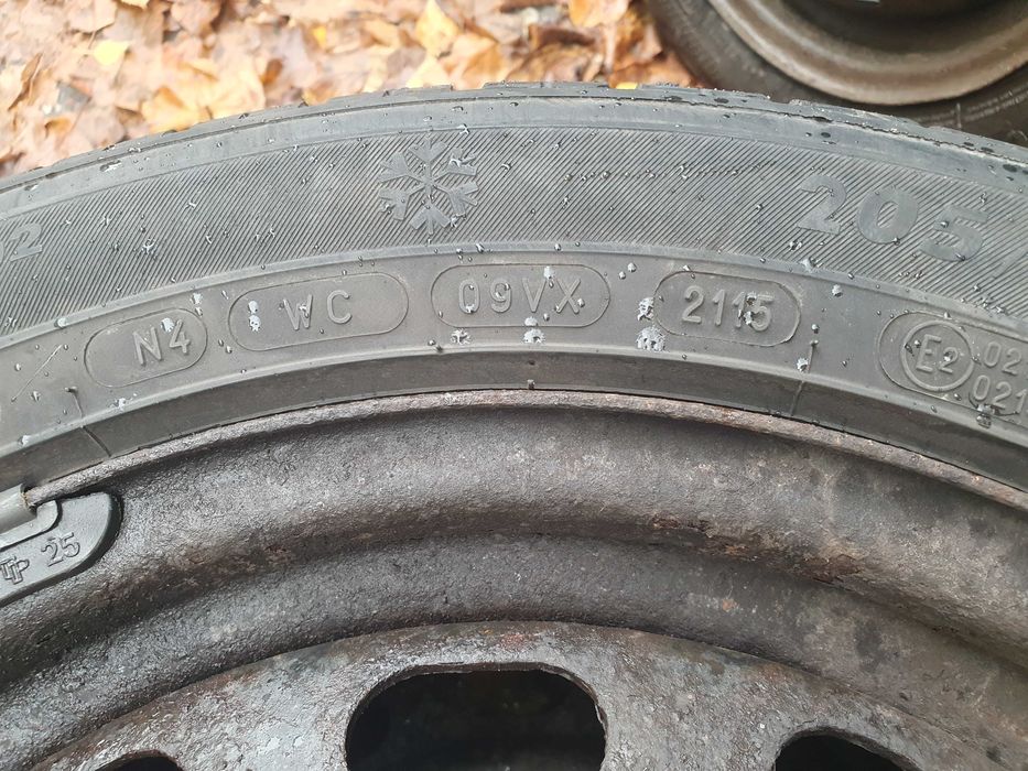Dwie felgi z oponami dębica 205/55 R16