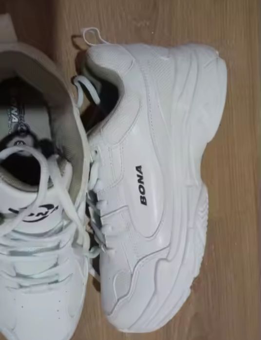 Продам кросовки Bona