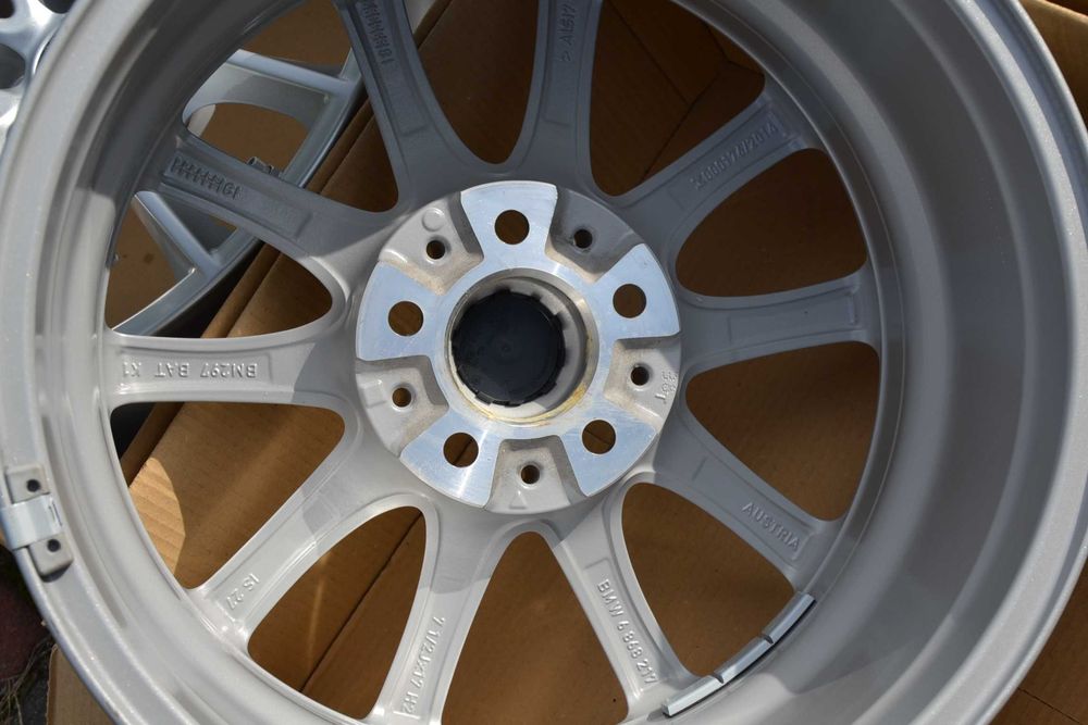 Felgi 17" BMW 5 G30 G31 7 G11 4 G20 G21 G22 Czujnik Dekiel Oryg
