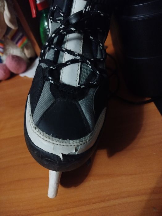 Льодові ковзани бренду Project.