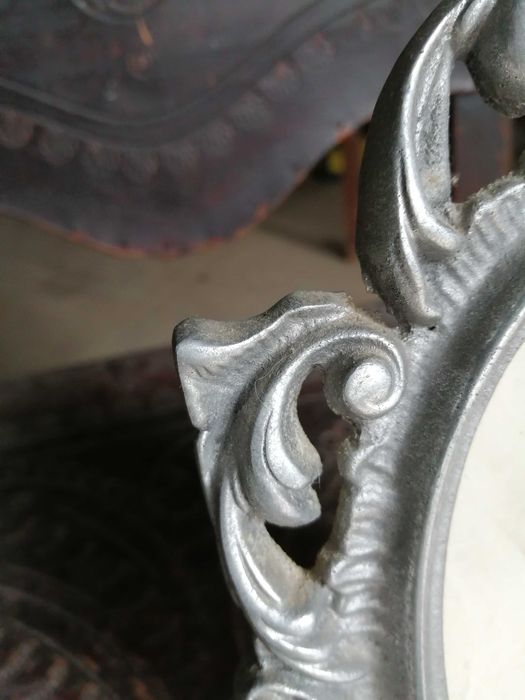 moldura antiga em metal