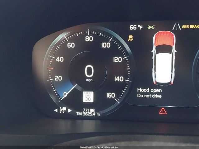 2018 Volvo XC90 T6 MOMENTUM