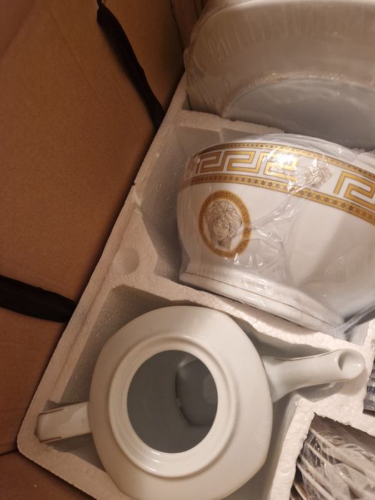 Porcelanowy  zestaw  obiadowy   a'la Versace - 57 elementów