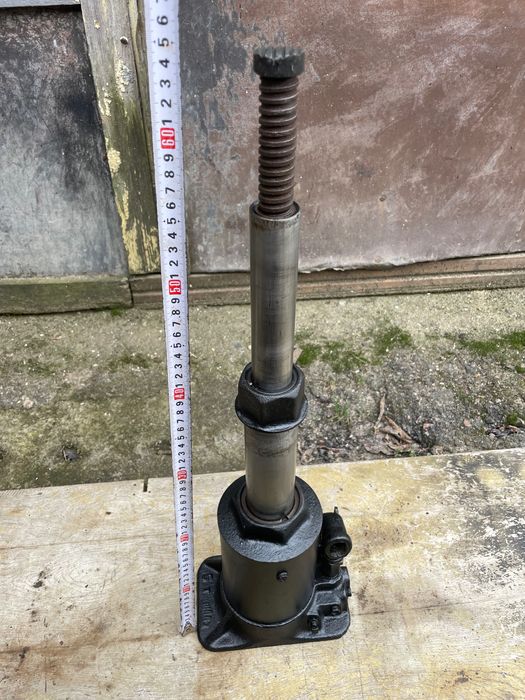 Домкрат 5 т два штуки,