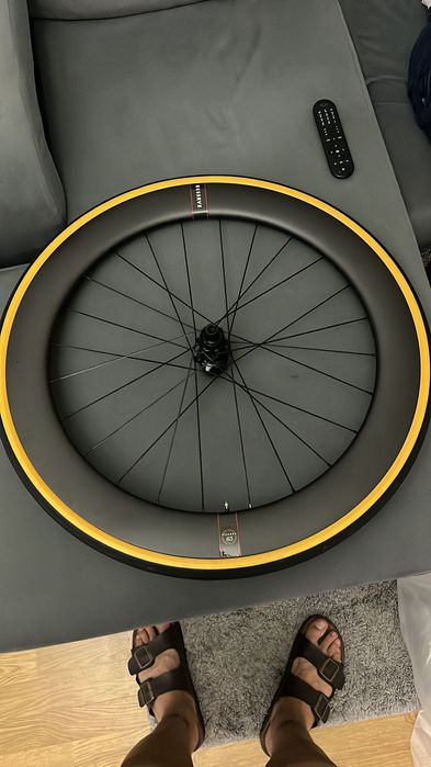 Rodas Reserve com Cubos Tune 52/63