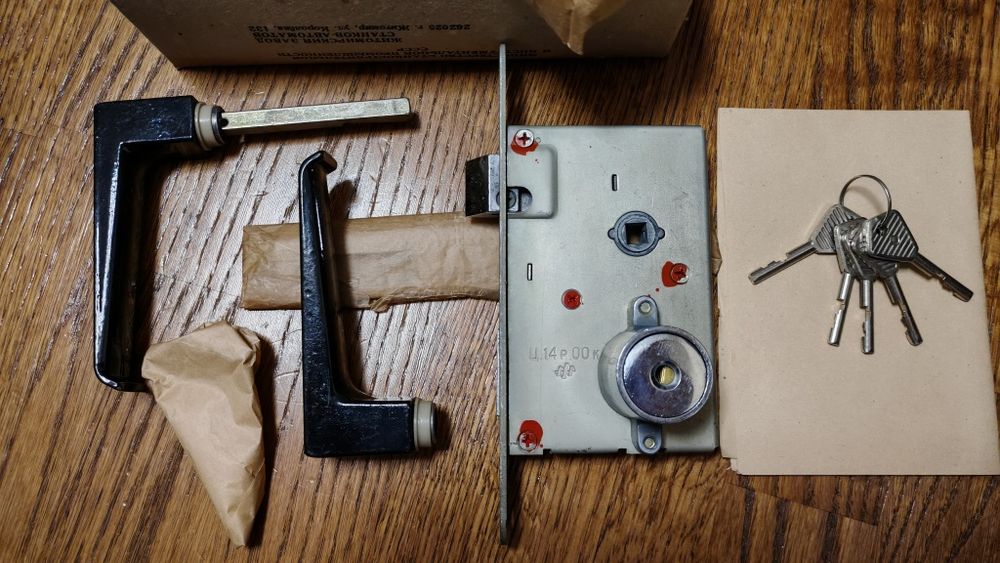 Новый замок врезной дисковый фалевый с защёлкой Житомирский завод