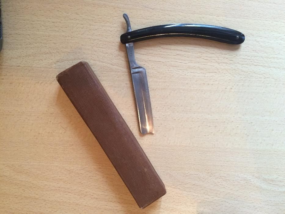 Старинная бритва с чехлом