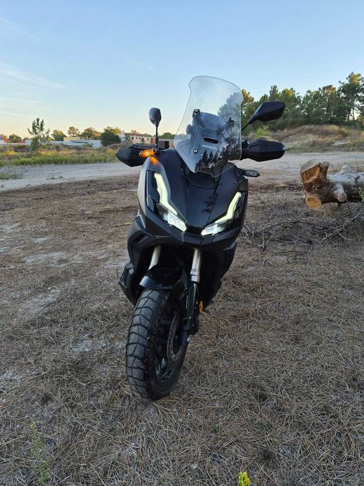Honda ADV 350 Pequena queda