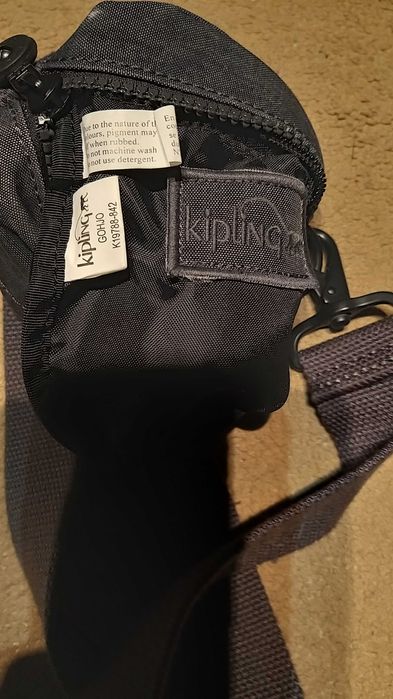 Bolsa Kipling Azul/Cinza com porta chaves