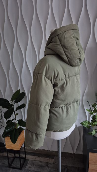 Oliwkowa kurtka puffer z kapturem XS