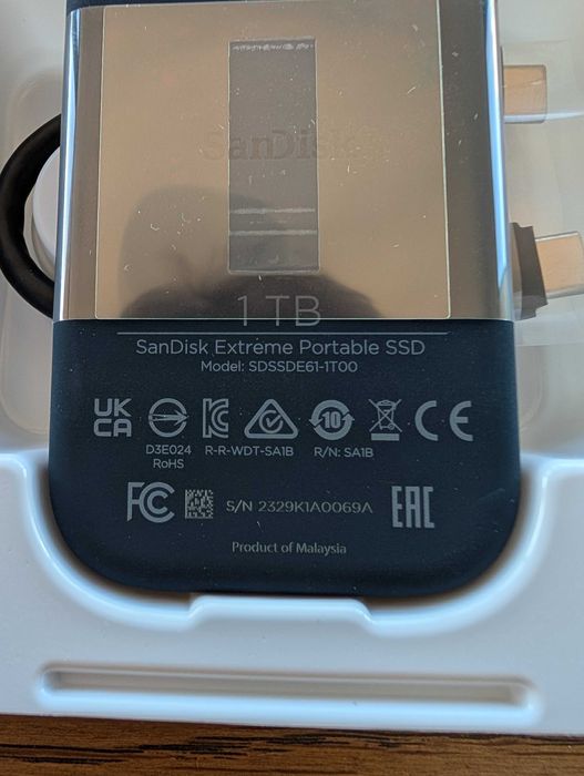 Disco SSD Externo portátil SanDisk novo. 1TB, 1000 mb/s64737744428546121