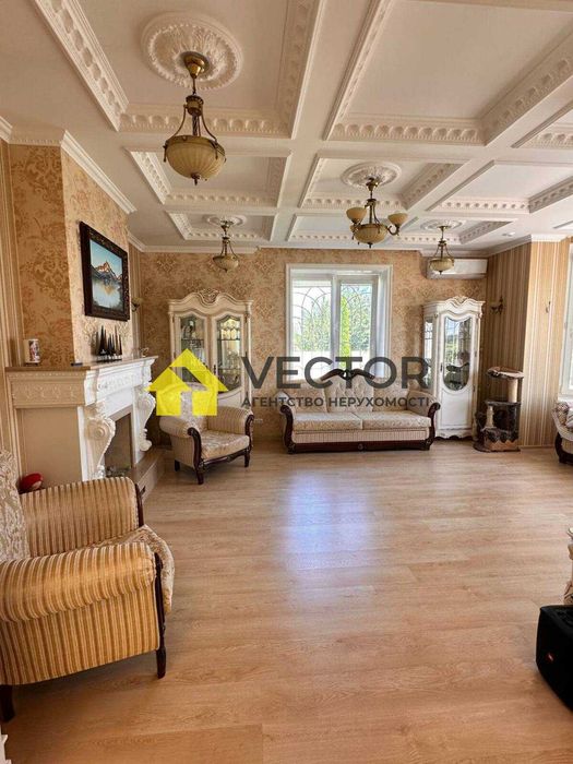 Двоповерховий елітний будинок з верандою та підвалом!