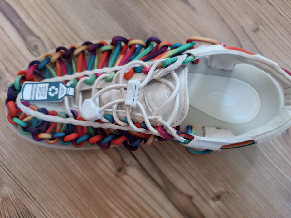 Wielokolorowe sandałki Keen