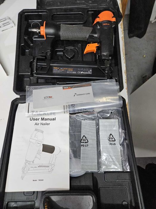 Pistola Pneumática de agrafos e pregos