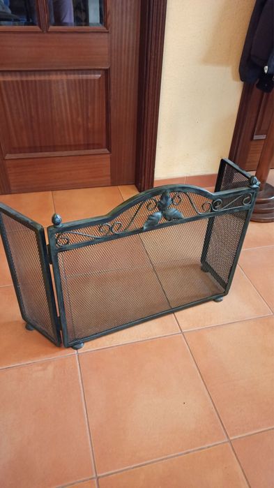Grelha de proteção para lareira