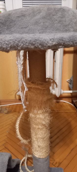 Когтеточка для кота с сидюшкой 70см