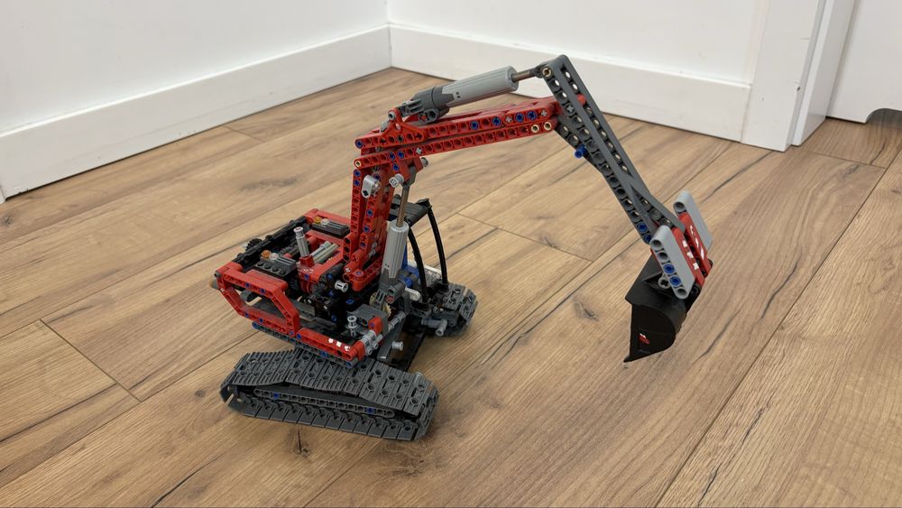 LEGO Technic 8294 Excavator – Koparka gąsienicowa – 720 elementów