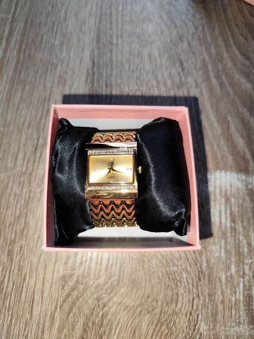 Жіночий годинник