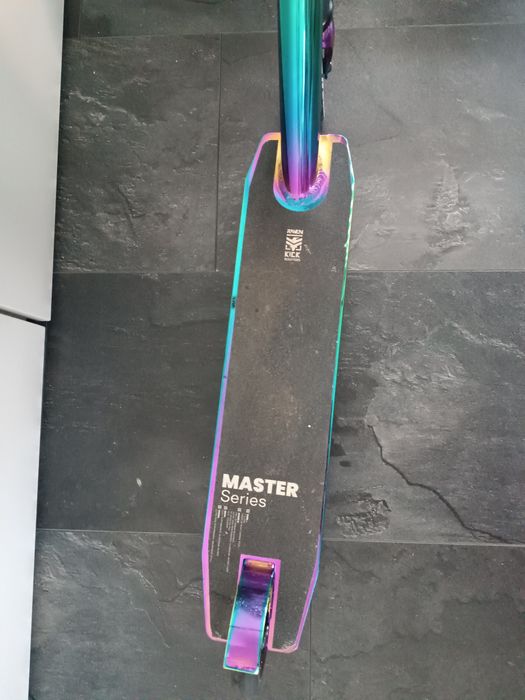 Hulajnoga wyczynowa Raven Evolution Master  Neo Chrome