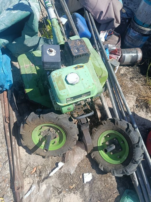 Segue pra venda minha moto enxada nova nova só precisa dar uma afirmação e por a trabalhar