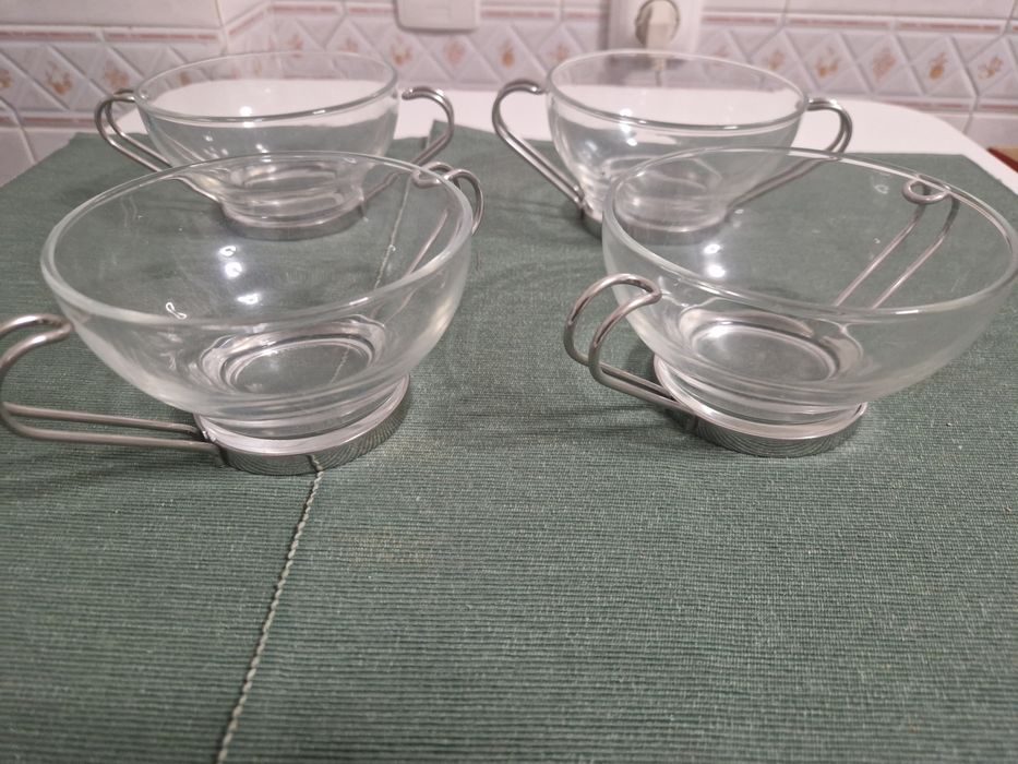 Recheio casa antiga, pratos, copos, taças, chávena e redutor gaz.