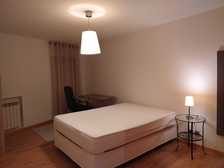 Quarto com casa de banho privativa a estudantes centro de Aveiro