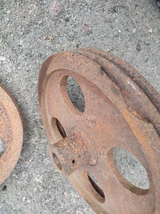 Шкивы чугунные 2-х ручейные.