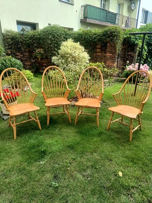 Drewniane krzesła windsor Megan