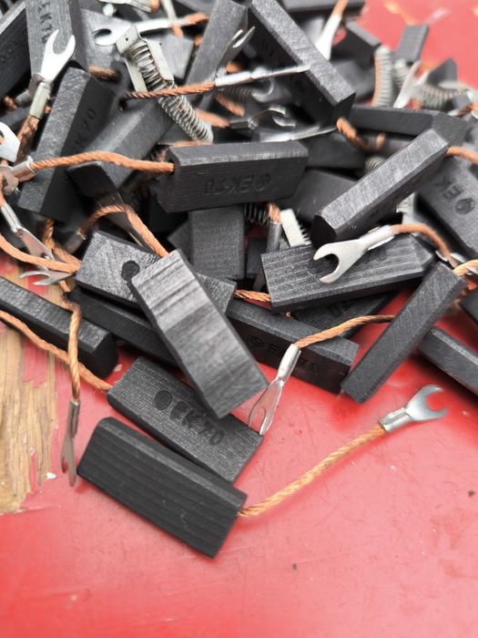 Szczotki węglowe nowe ok 150 sztuk 5x10x25mm