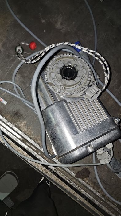 Brama garażowa 255x290  elektryczna panelowa segmentowa rolowana przem