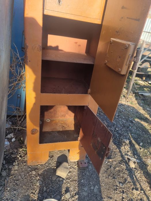 Сейфовий шкаф сейфи різні