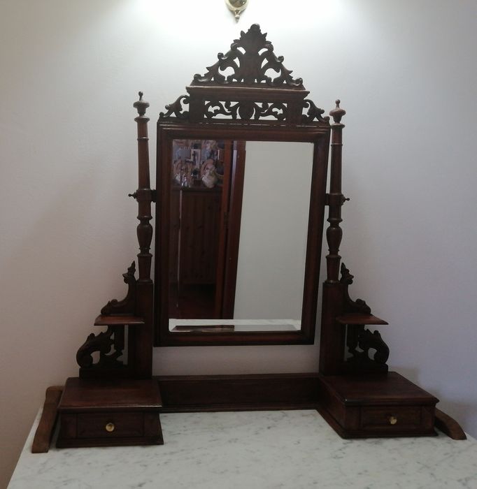 Cómoda antiga. De qualidade.