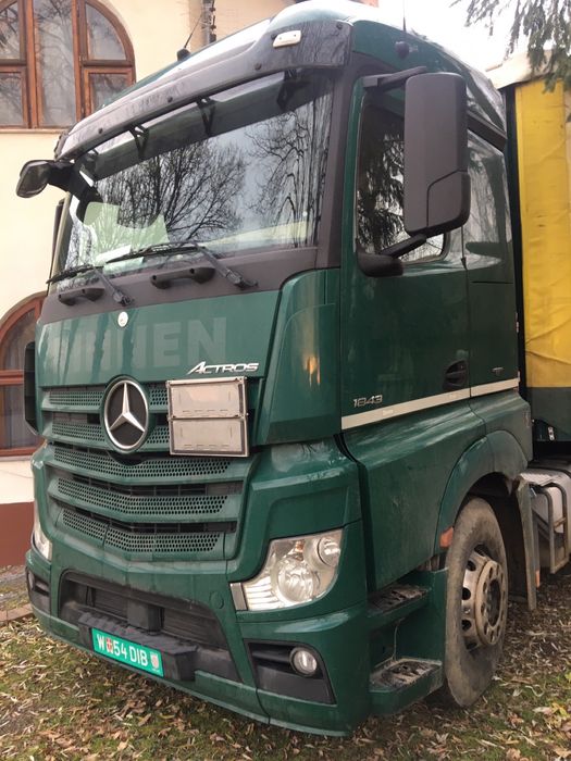 Сідельний тягач з причіпом Mercedes