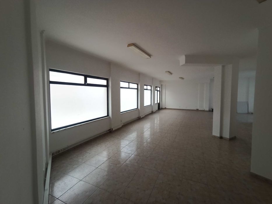 Arrenda-se Loja  Torres Novas