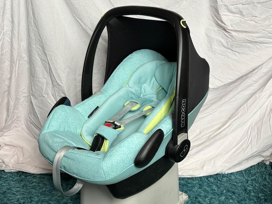 Bezwypadkowy fotelik Maxi Cosi - Pebble Plus z bazą Isofix