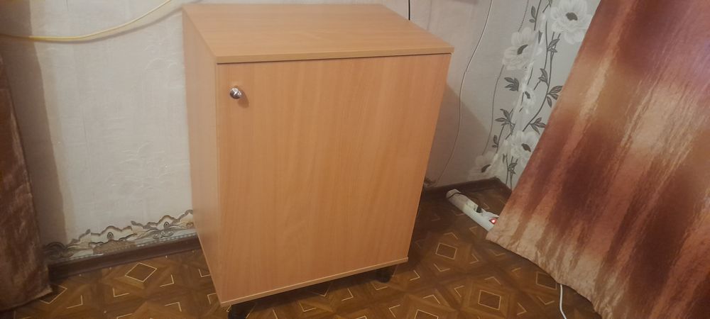 Продаю тумбу- шкафчик