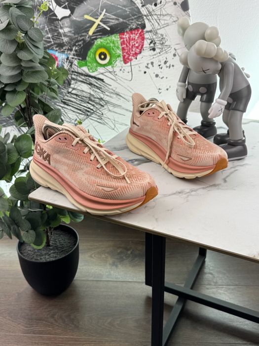 Кросівки Hoka Clifton 9 39 розмір Е16485