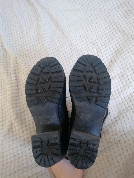 Sznurowane botki na obcasie