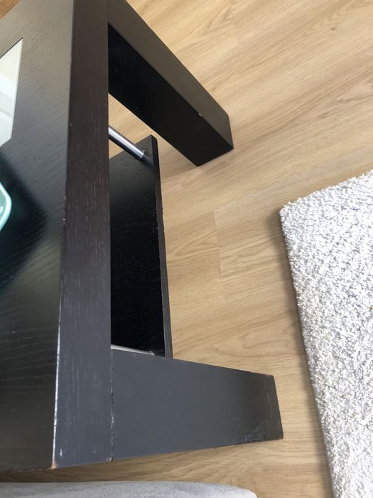 Mesa de centro preta e preta