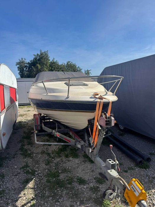 Bayliner 2052 Cuddy Cabin 1988 – Mercruiser 3.0L Inboard em Bom Estado