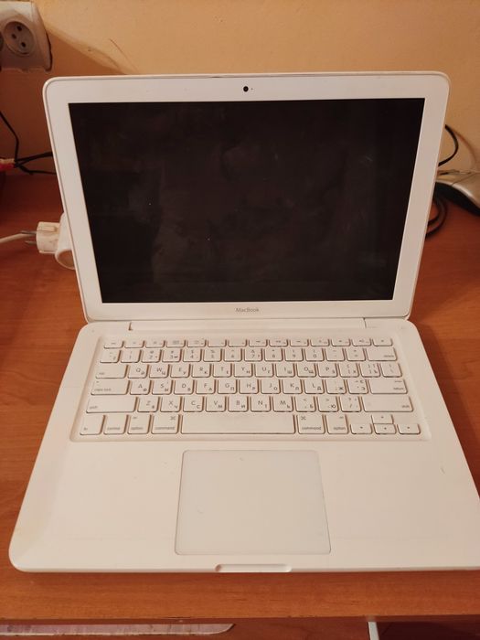 MacBook на продаж не робочий