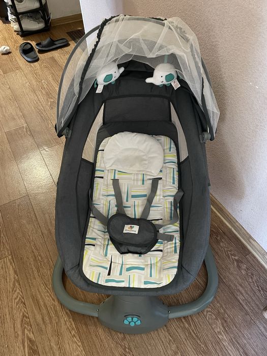 Продам заколисуючий  центр Mastela (8105)