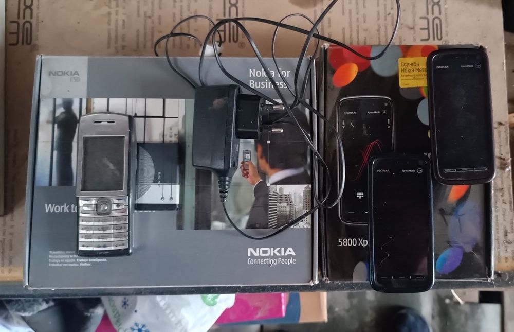 продам на запчасти телефоны. ноутбуки.