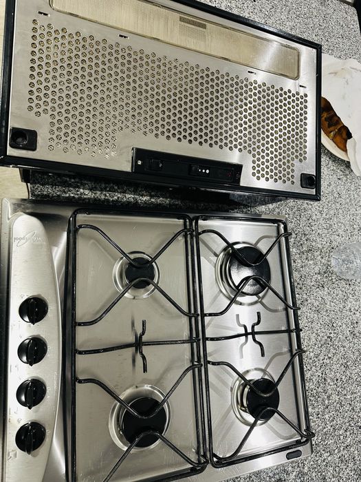 Placa de fogão há gás e exaustor