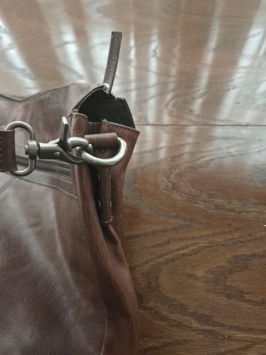 Шкіряна сумка для ноутбука.