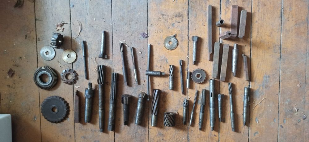 Uchwyty, noże, szczęki tokarskie